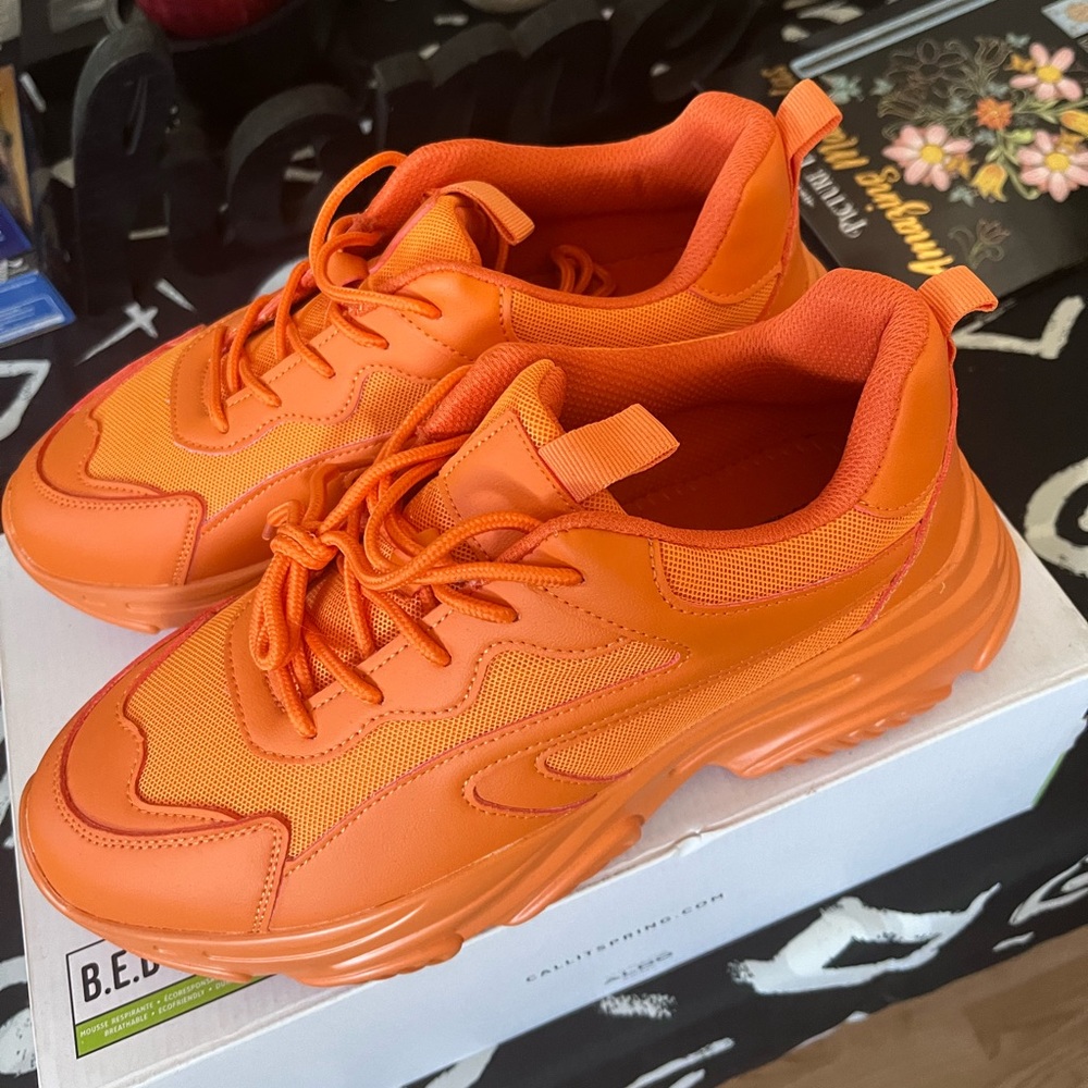 Orange men’s sneakers never worn